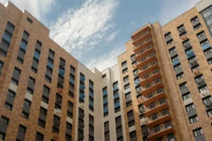 Владимир Ефимов о расселении 100 домов по реновации в ЮЗАО vladimir efimov o rasselenii 100 domov po renovaczii v yuzao-lessontime-ru-0