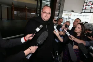 Ким Дотком: пересмотреть поддержку Евросоюзом Украины kim dotkom peresmotret podderzhku evrosoyuzom ukrainy-lessontime-ru-0