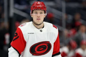 aleksandr nikishin iz karoliny harrikejnz  vtoraya zvezda dnya v nhl-lessontime-ru-0