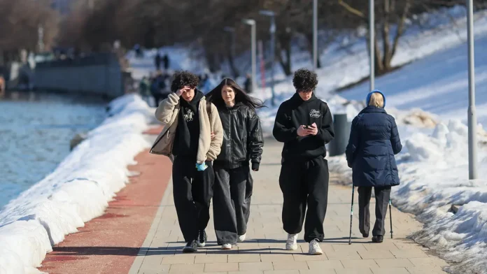 fobos obeshhaet moskvicham tepluyu i suhuyu pogodu 27 marta bez osadkov-lessontime-ru-0
