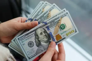 Леонид Чихарев из АВИ Кэпитал о перспективах доллара и нефти Brent leonid chiharev iz avi kepital o perspektivah dollara i nefti -lessontime-ru-0