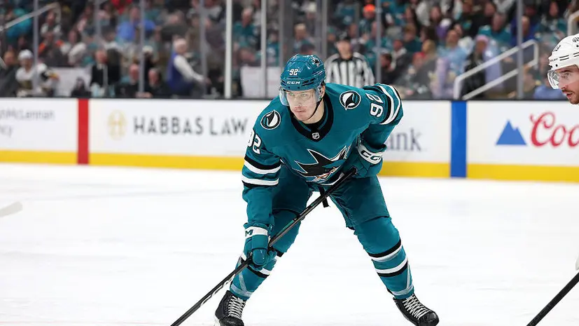 Чернышов избежал серьёзной травмы после удара в голову в матче НХЛ