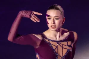 Камила Валиева и Аделия Петросян удивили болельщиков на Кубке канала kamila valieva i adeliya petrosyan udivili bolelshhikov na kubke kanala-lessontime-ru-0