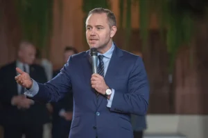 karol navroczkij na  predstavil svoyo videnie peremen v es-lessontime-ru-0