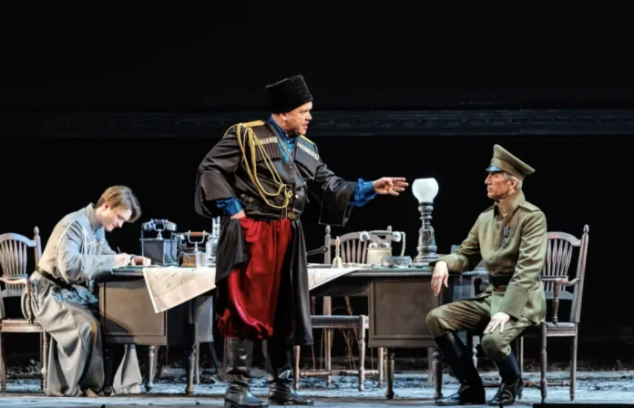 malyj teatr predstavil premeru beloj gvardii po mihailu bulgakovu-lessontime-ru-0