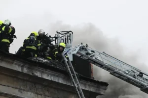 Прокуратура контролирует ситуацию с пожаром на Николоямской в Москве prokuratura kontroliruet situacziyu s pozharom na nikoloyamskoj v moskve-lessontime-ru-0