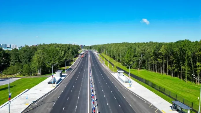 sobyanin otmetil uspehi stroitelstva dorogi moskva varshavskoe shosse-lessontime-ru-0