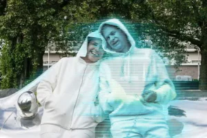 alisiya framis zaklyuchila neobychnyj brak s gologrammoj-lessontime-ru-0