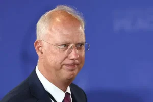 dmitriev o roli britanii es i trampa v otnosheniyah s ssha-lessontime-ru-0