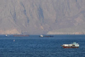 iranskie voennye blokiruyut ormuzskij proliv tankeram botsvany i angoly-lessontime-ru-0