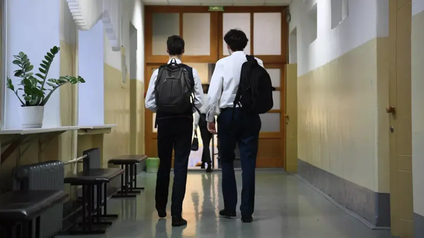Минпросвещения не планирует менять сроки обучения в школах