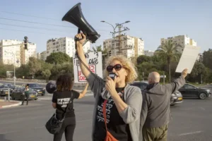 mirnye protesty v telavive prodolzhayutsya pri vozdushnyh trevogah-lessontime-ru-0