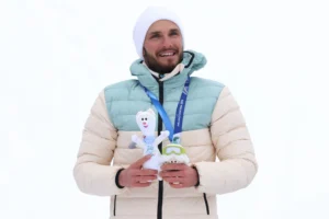 nikite filippovu vruchili kvartiru za olimpijskoe serebro na kamchatke-lessontime-ru-0