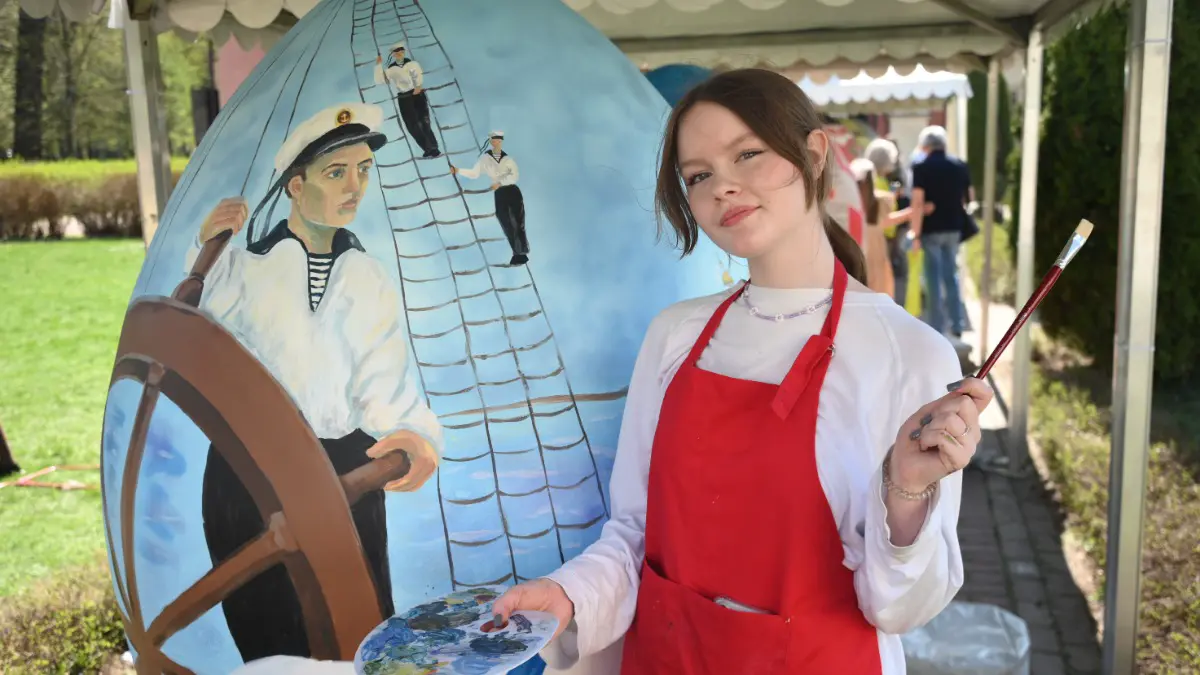 Участница конкурса по росписи яиц в рамках фестиваля «Пасхальный дар» в Свиблове Варвара Кирилкина