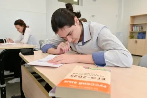 rosobrnadzor podderzhivaet ege anzor muzaev rasskazal o perspektivah-lessontime-ru-0