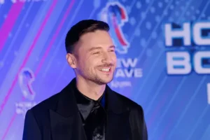 sergej lazarev v nizhnem  vypuskniki shkoly 47 zovut na prazdnik-lessontime-ru-0