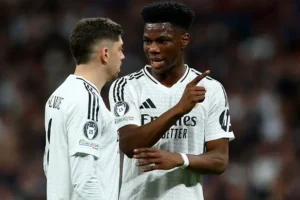 real razvivaet komandnyj duh posle inczidenta s valverde i tchuameni-lessontime-ru-0