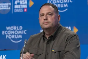 andrej ermak na svobode  sud prinyal zalog v 3 mln dollarov-lessontime-ru-0