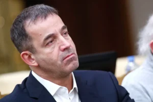 Дмитрий Певцов из Госдумы: дружбы с Киркоровым не было dmitrij pevczov iz gosdumy druzhby s kirkorovym ne bylo-lessontime-ru-0