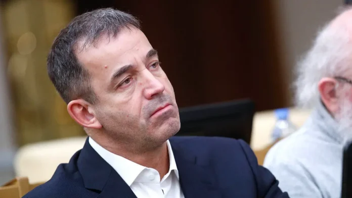 dmitrij pevczov iz gosdumy druzhby s kirkorovym ne bylo-lessontime-ru-0