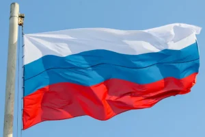 matvej safonov i ego supruga s trikolorom prazdnuyut pobedu pszh v lch-lessontime-ru-0