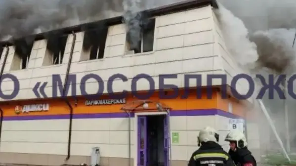Супермаркет загорелся в подмосковном поселке Красково