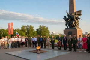 Пермь помнит подвиг! Никита Палазник с Красной площади - о войне perm pomnit podvig nikita palaznik s krasnoj ploshhadi o vojne-lessontime-ru-0