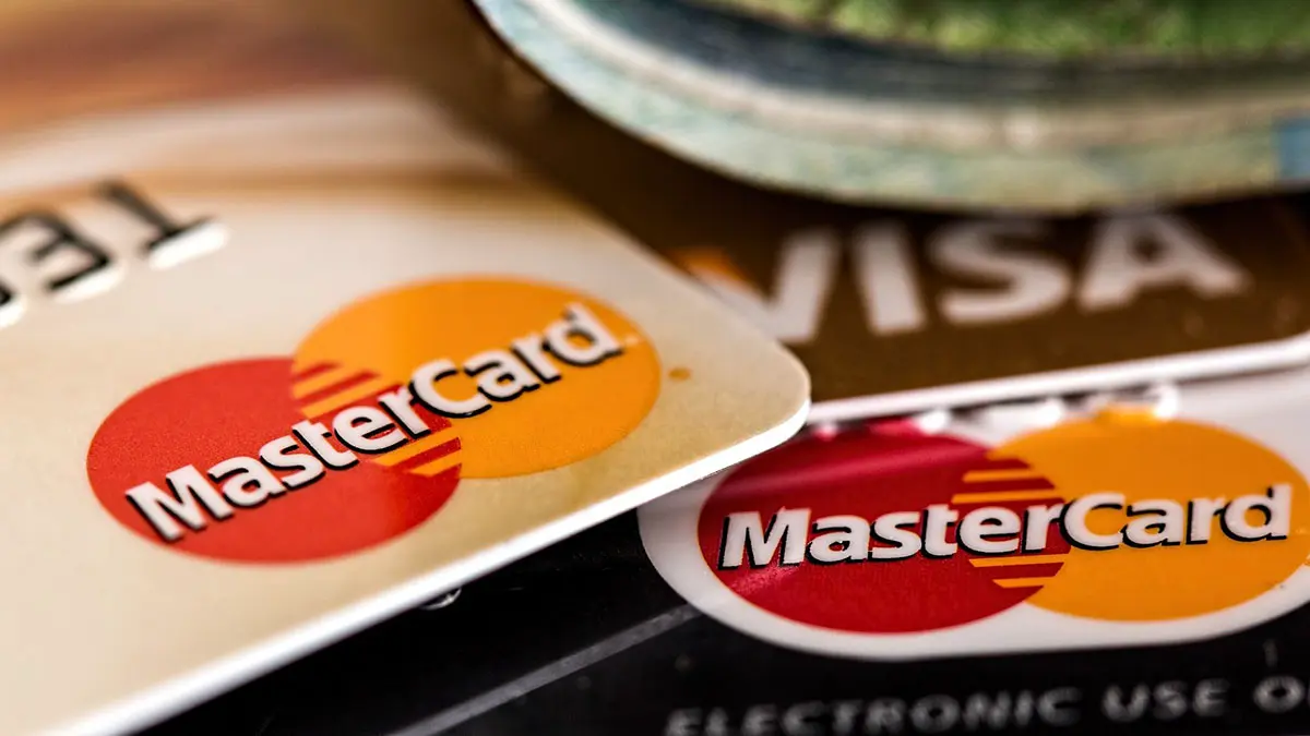 ЦБ: Карты Visa и Mastercard должны покинуть российский рынок