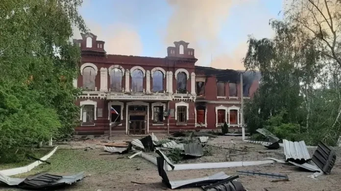 studenty pod zavalami starobelskogo kolledzha posle udara vsu-lessontime-ru-0