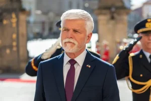 pavel i babish obsudili finansirovanie ukrainy na fone krizisa-lessontime-ru-0
