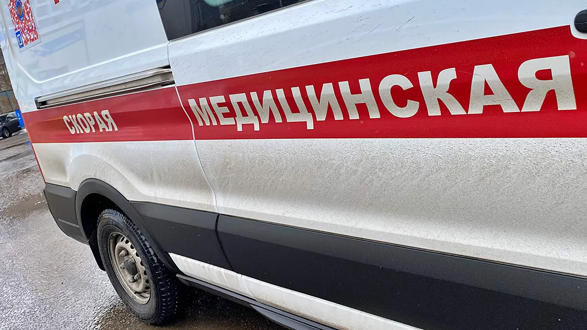 Shot: Госпитализирован ребенок, выпрыгнувший из окна горящего дома в Москве