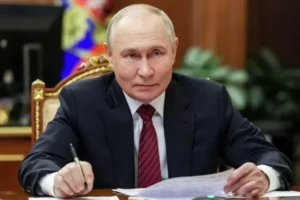 vladimir putin i maksim reshetnikov obsudyat ekonomiku rossii-lessontime-ru-0
