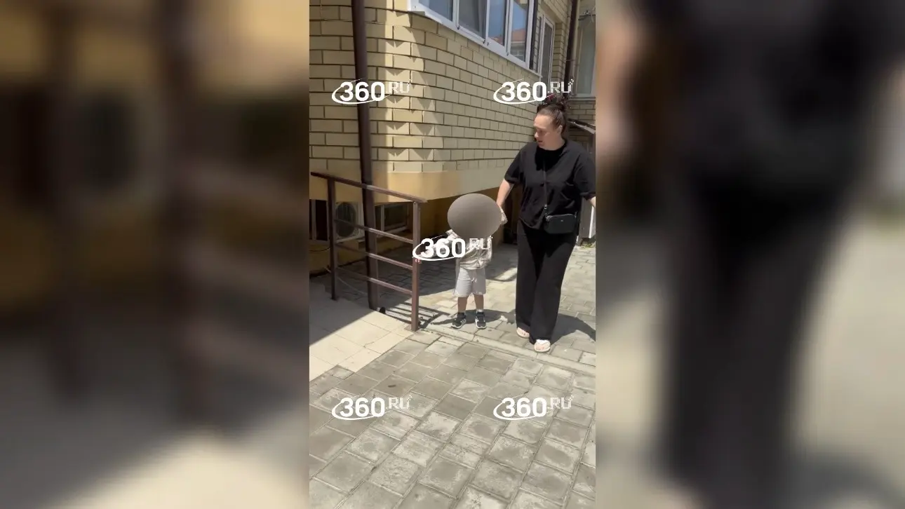 Мать в Анапе успела вытащить ребенка из-под колес автомобиля