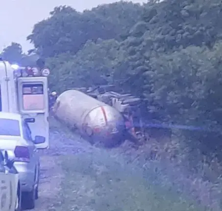 Водитель погиб при опрокидывании бензовоза в Приморье Пресс-служба УМВД России по Приморскому краю