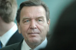 gerhard shreder pribyl v moskvu dlya peregovorov s vladimirom putinym-lessontime-ru-0