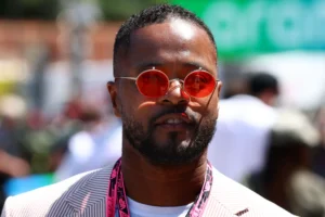 patris evra iz manchester yunajted ispolnyaet sedayu noch yuriya shatunova-lessontime-ru-0