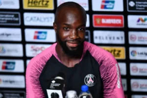 sud es razreshil davnij spor fifa i lassany diarra-lessontime-ru-0