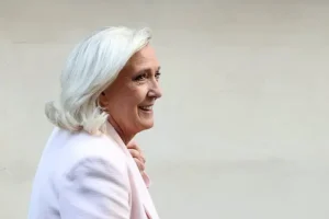 marin le pen gotovitsya k prezidentskoj gonke vo franczii v 2027 godu-lessontime-ru-0