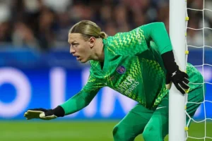 matvej safonov pomog pari senzhermen pobedit v superkubke uefa-lessontime-ru-0