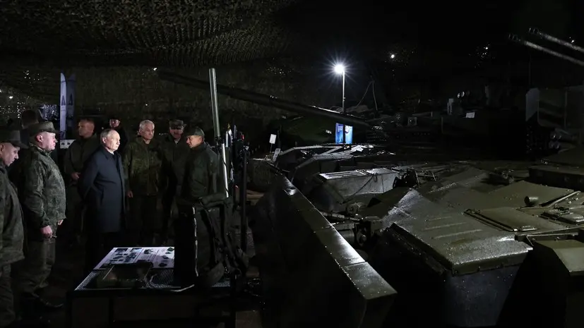 Путину показали боевые безэкипажные машины на базе танка Т-72 Б3М
