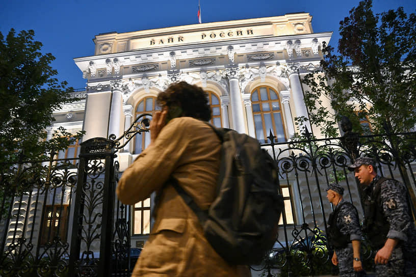 Центробанк укрепляет курс на ужесточение денежно-кредитной политики cc06fdeb-99b1-4b7e-b59b-7a26734661a9-677ef8fb