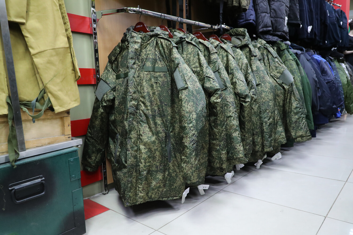 Конфискованное военное обмундирование ВСУ обрело неожиданное применение 05d3c6bc-8197-4273-920d-af121ce5e63a-67c07406