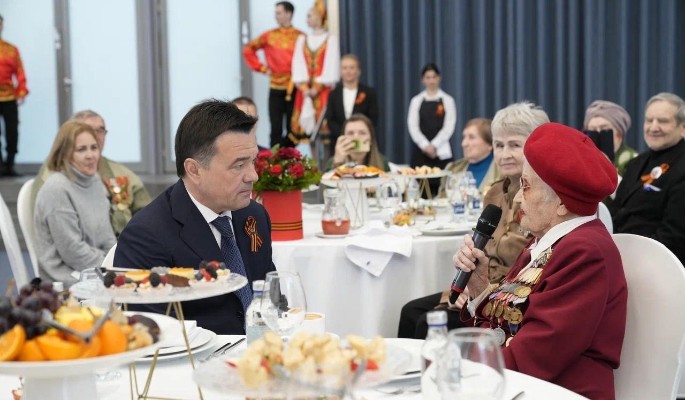 Андрей Воробьев поздравил ветеранов с Днем Победы