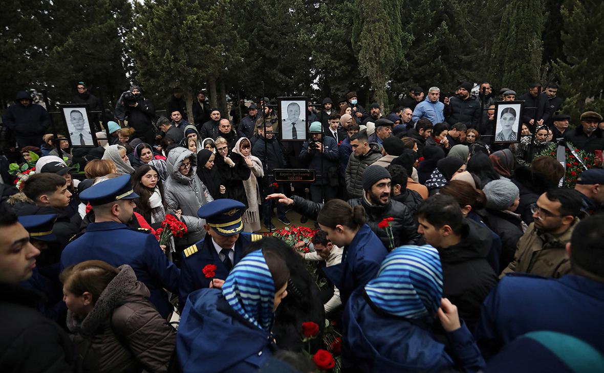 Президент Азербайджана отметил высшими наградами героический экипаж AZAL 274c08be-1bc0-41e7-b598-b6eedfb01e3b-67c49ba8