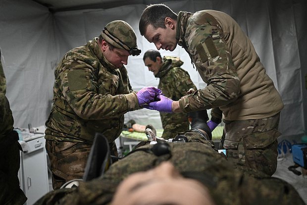 В резиновых сапогах по снегу: невероятная история выживания российского бойца в окружении противника 4d0b08a6-a206-43c2-9594-5e5c2d7f0745-67c1dee2