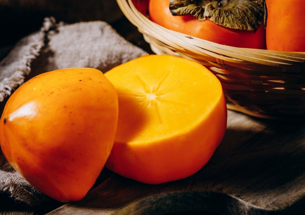 Диетолог раскрыла неочевидную пользу хурмы