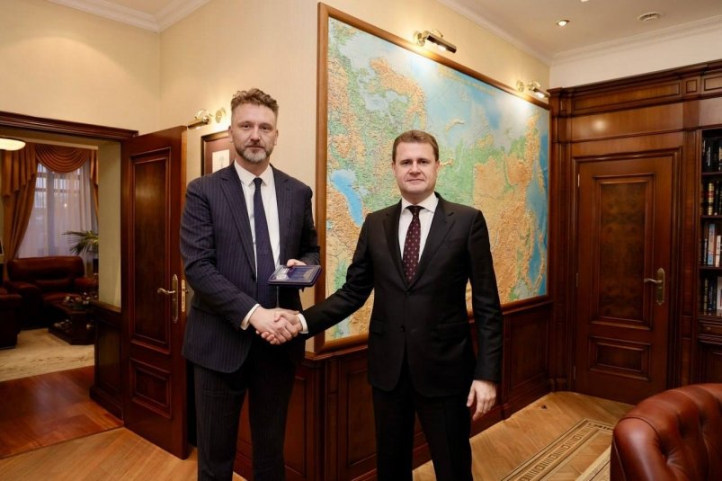 Директора Музея Арсеньева наградили за заслуги в развитии Дальнего Востока 8fb6437b-1883-487e-aa83-e52592c8eb77-67c37075