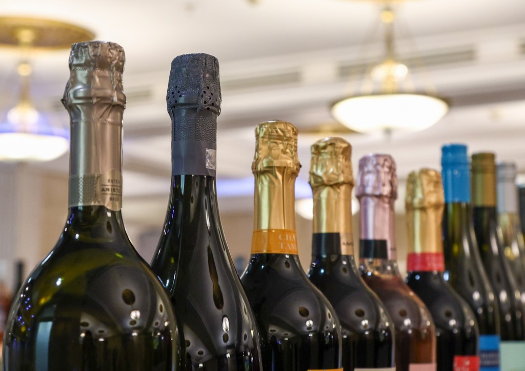 Раскрыто, какой алкоголь опасно покупать на Новый год