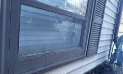 Бдительный хозяин вовремя заметил подозрительную метку на окне 288fe1be-d9df-4145-b249-e9e38ca8b0c1-67ee3773