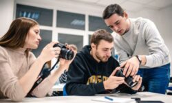 Новая фотошкола открывает двери для творческих талантов в Екатеринбурге 3413310a-59f0-4889-8c41-868a7c838766-67efff2e